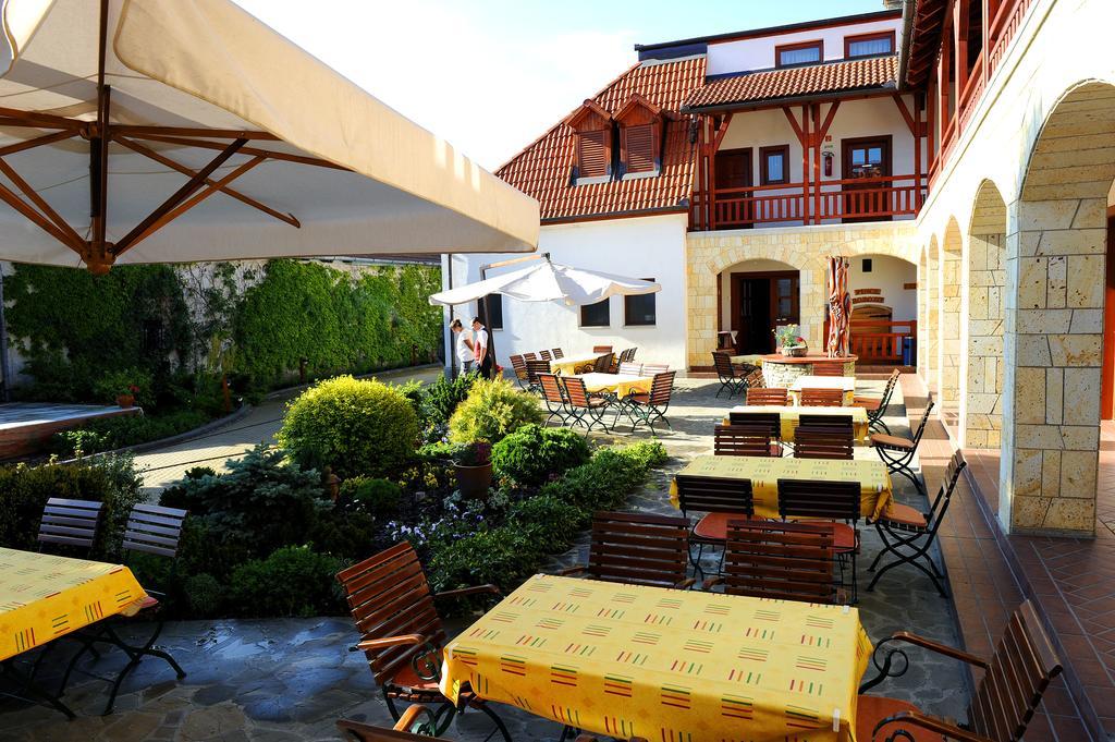 Magita Hotel Basko Bagian luar foto