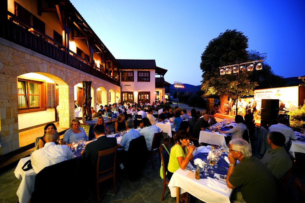 Magita Hotel Basko Bagian luar foto