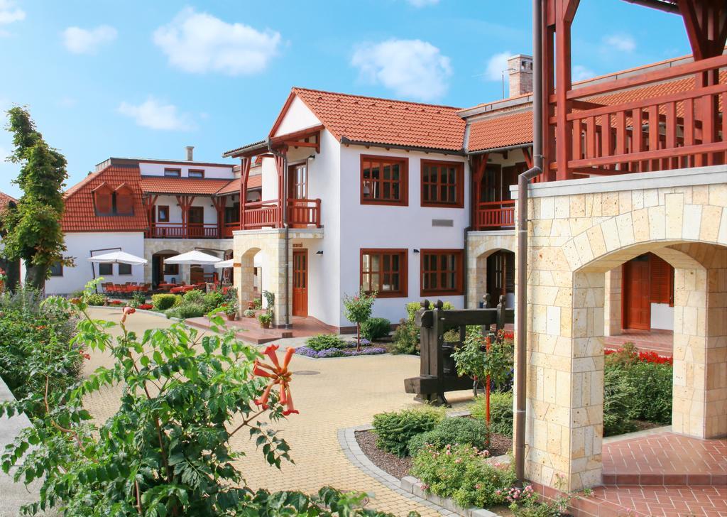 Magita Hotel Basko Bagian luar foto