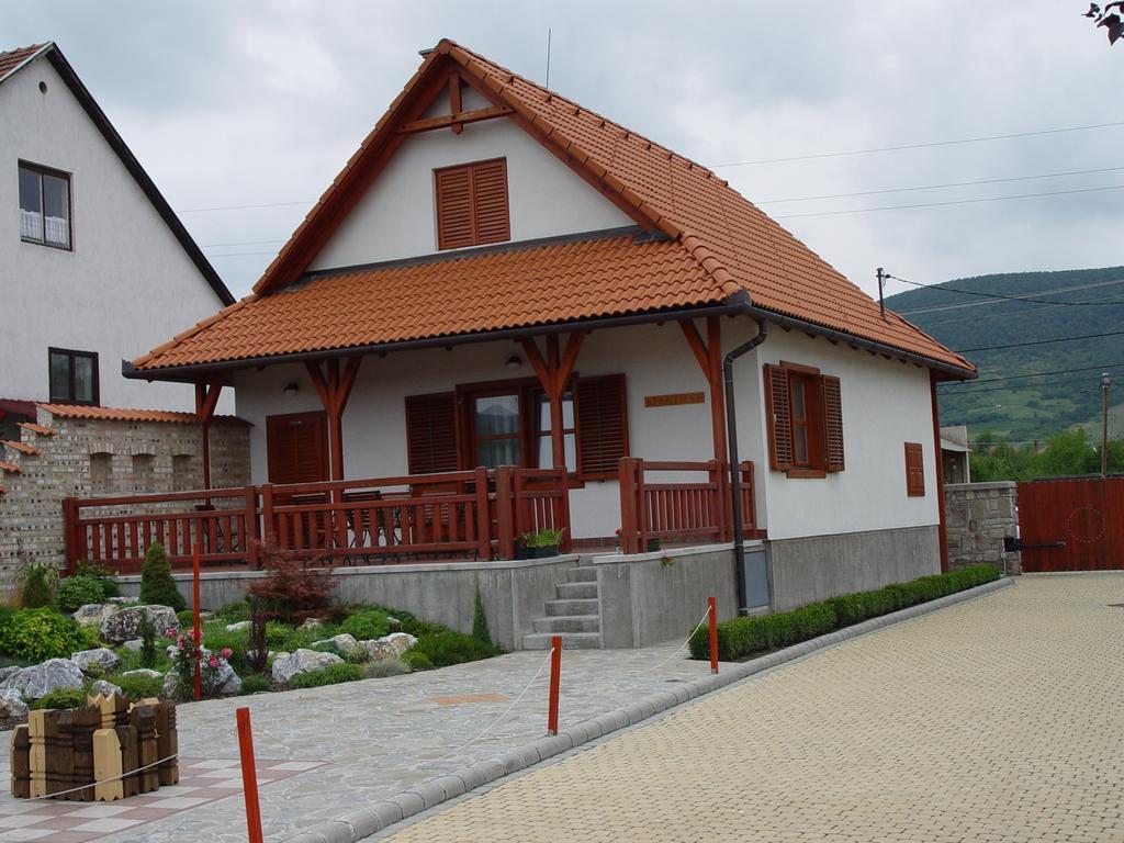 Magita Hotel Basko Bagian luar foto