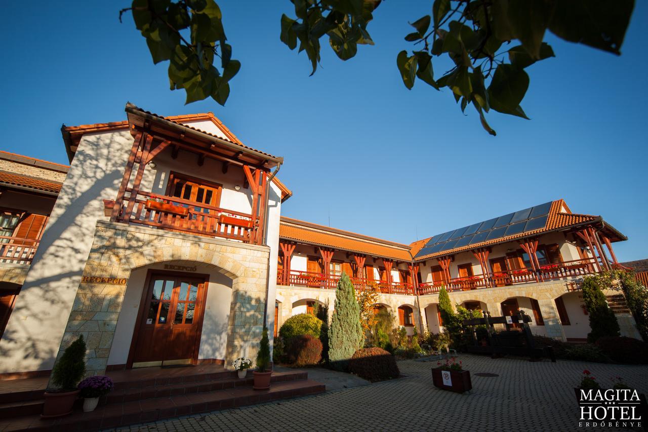 Magita Hotel Basko Bagian luar foto