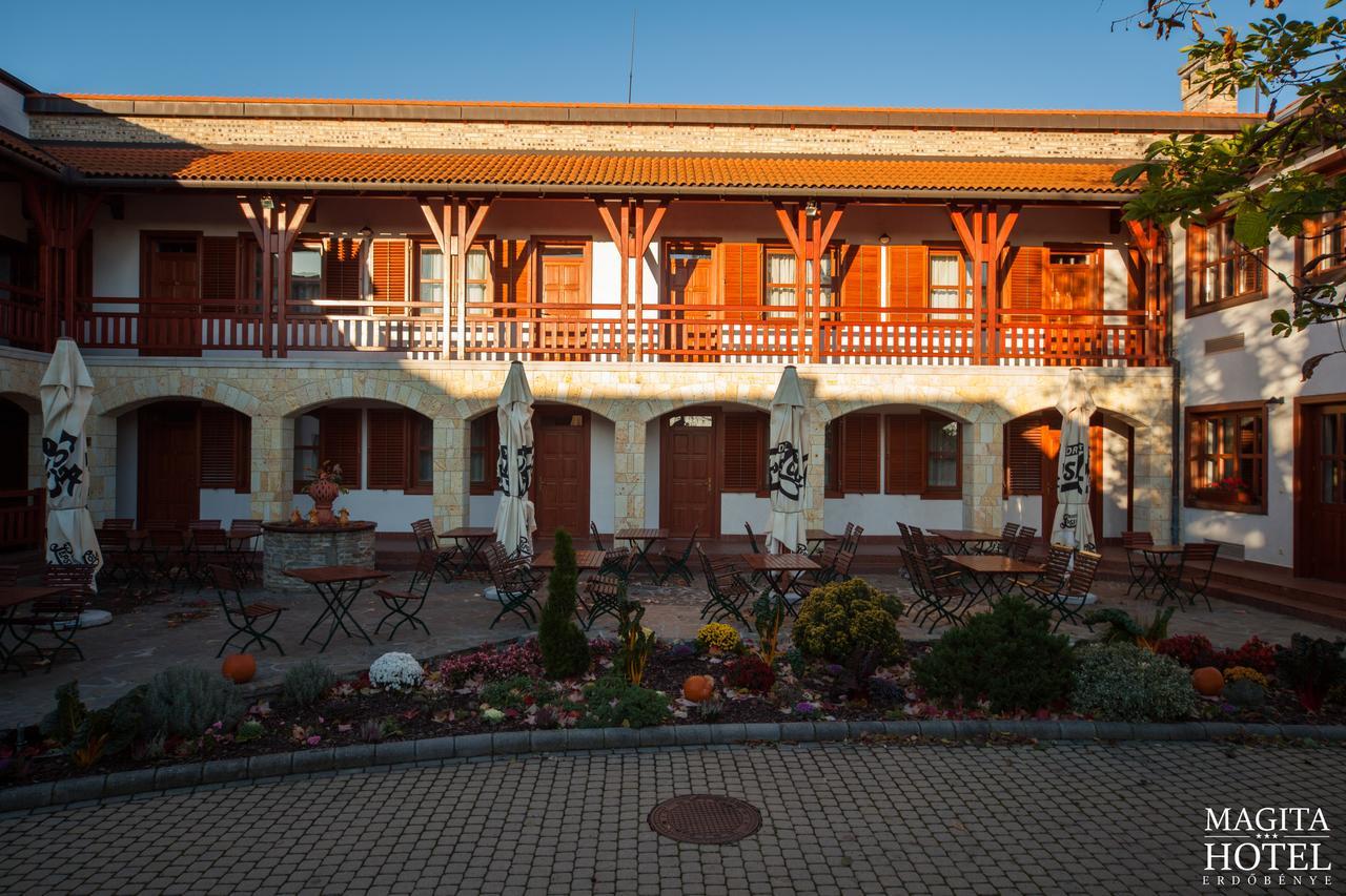 Magita Hotel Basko Bagian luar foto