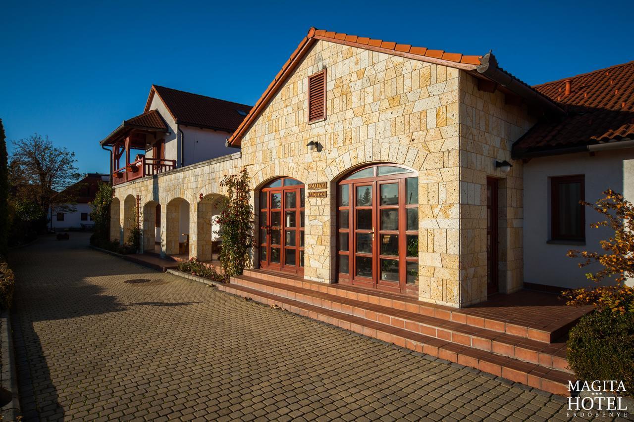 Magita Hotel Basko Bagian luar foto