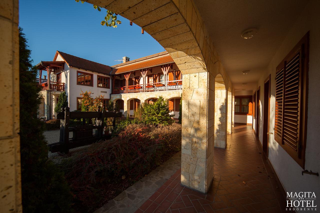 Magita Hotel Basko Bagian luar foto